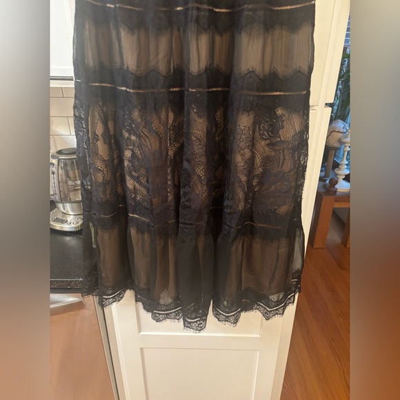 new Tadashi Shoji v neck short sleeve lace mesh cocktail midi dress in black - Picture 6 of 9